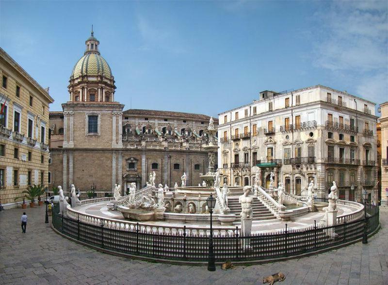 Casa Tea: Nel Cuore Del Centro Storico パレルモ エクステリア 写真