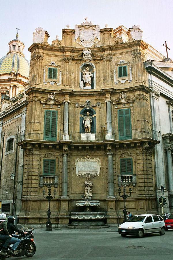 Casa Tea: Nel Cuore Del Centro Storico パレルモ エクステリア 写真
